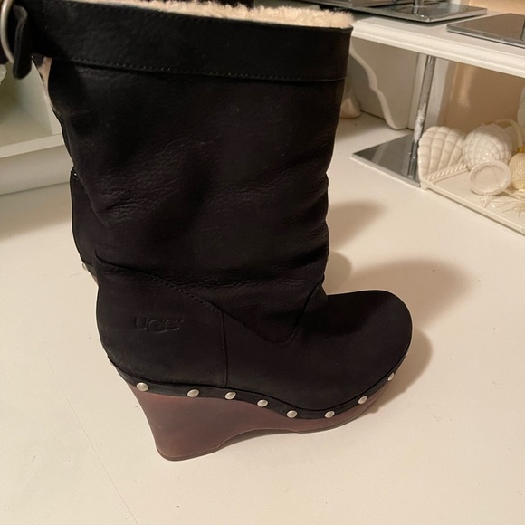 Uggs wedged boots stunning design fluffy . Great conditions - Picture 8 of 16